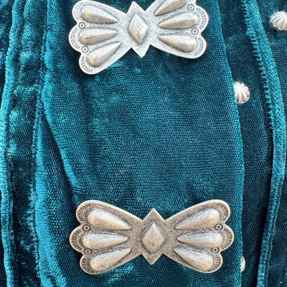 Double D Ranch Forest Green Velvet Shirt w/Metal Bows and Studding Size Medium - Picture 4 of 11